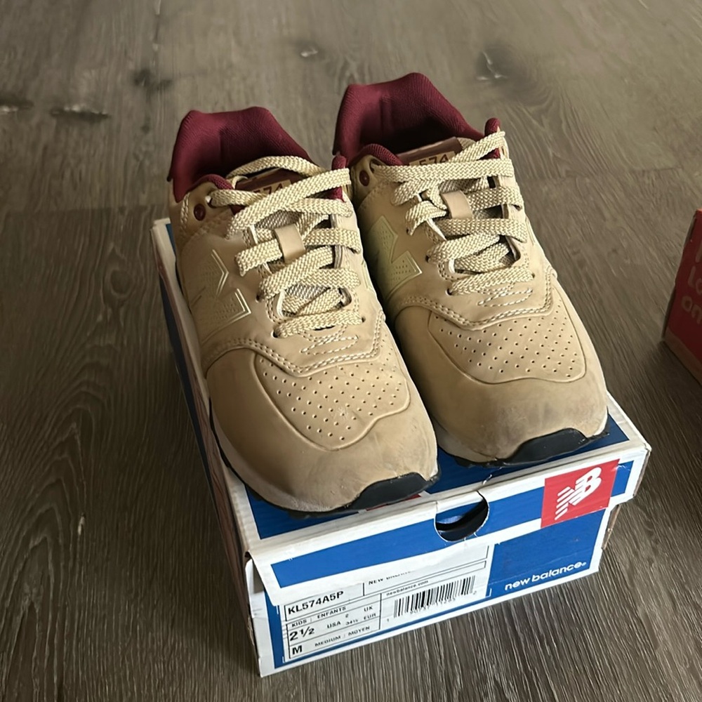 New Balance Men's Tan and Burgundy Sneakers